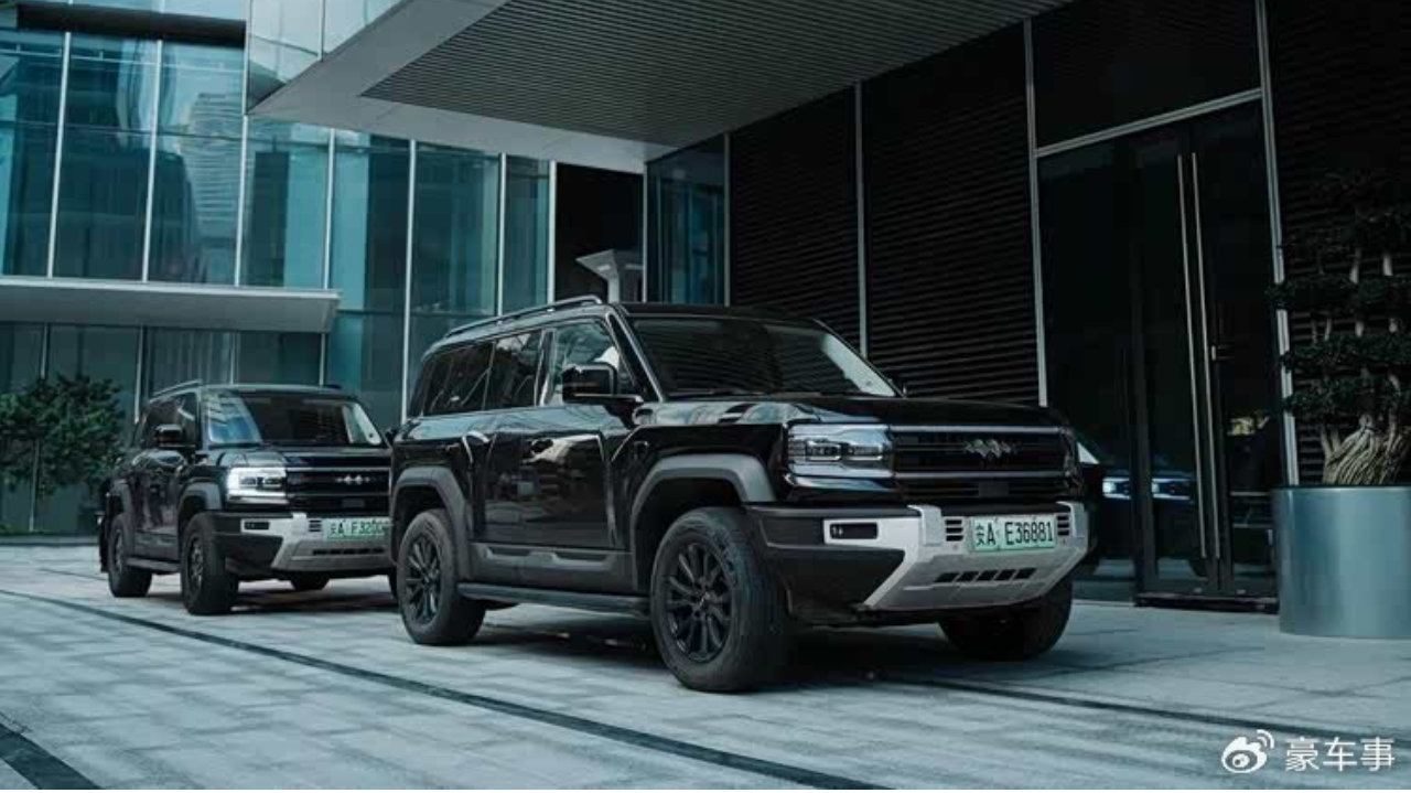 电影《惊蛰无声》车戏太上头！特工开方程豹豹5追击，燃到窒息