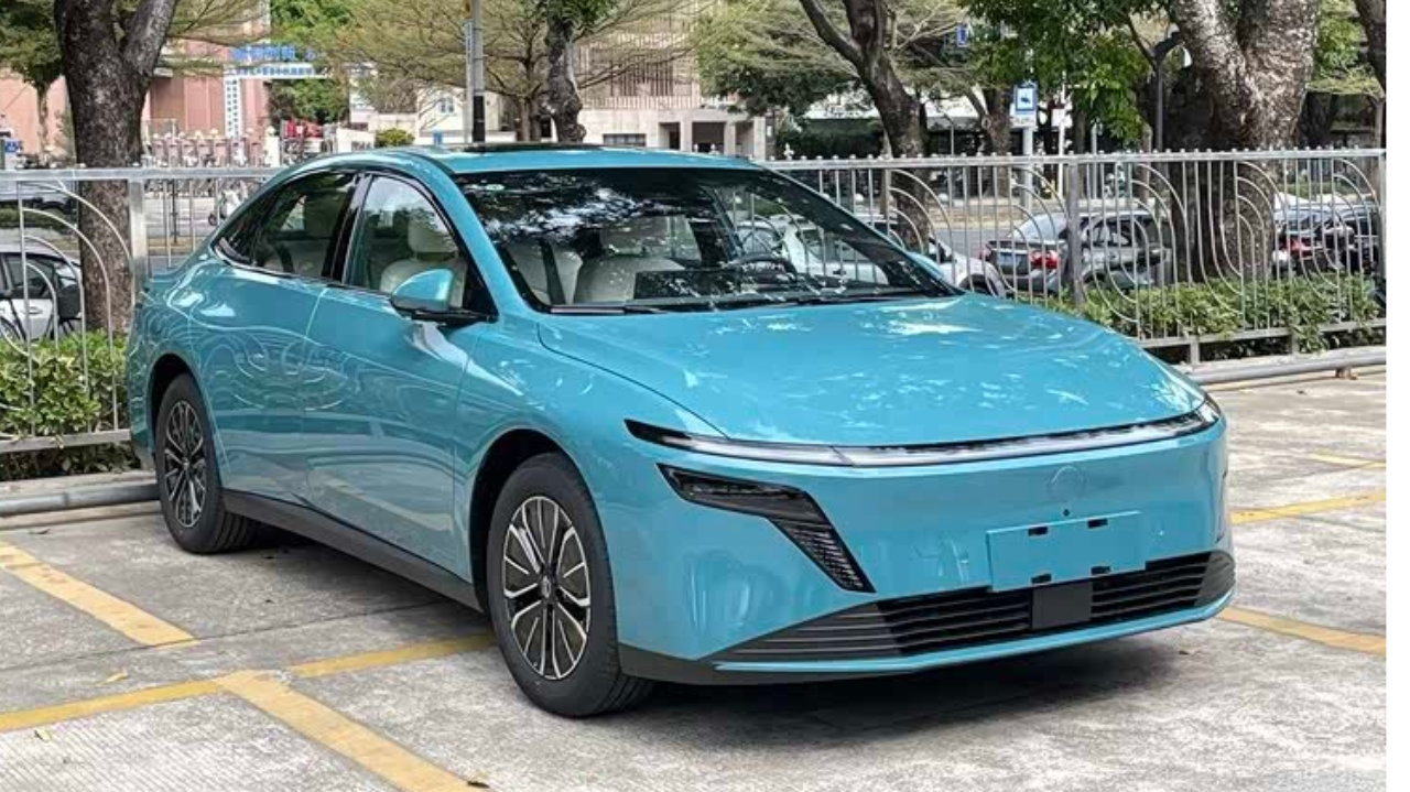 纯电续航180km+6.8s破百，11.19万能拿下比秦L还大的日产插混？