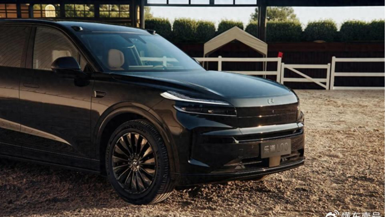 还盯着问界M7、Model Y？大型SUV租电17.98万起，全系900V+大三排