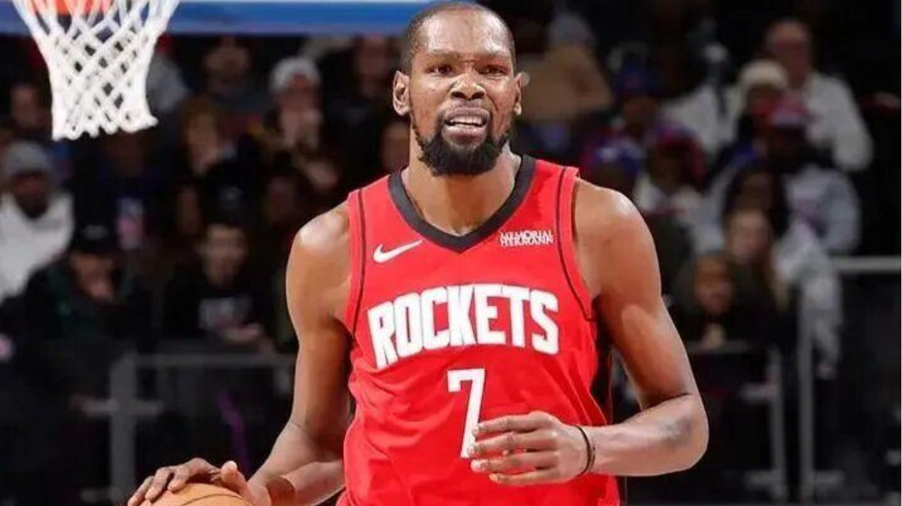 巅峰期姚明放在这个时代，表现会比文班亚马要更好吗？