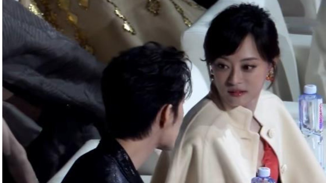 肖战孙俪握手热聊，两人与白敬亭同台祝福郑晓龙发言有梗