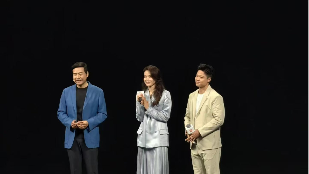 舒淇和苏炳添亮相小米新一代SU7 用实力塑造新一代驾驶者之车