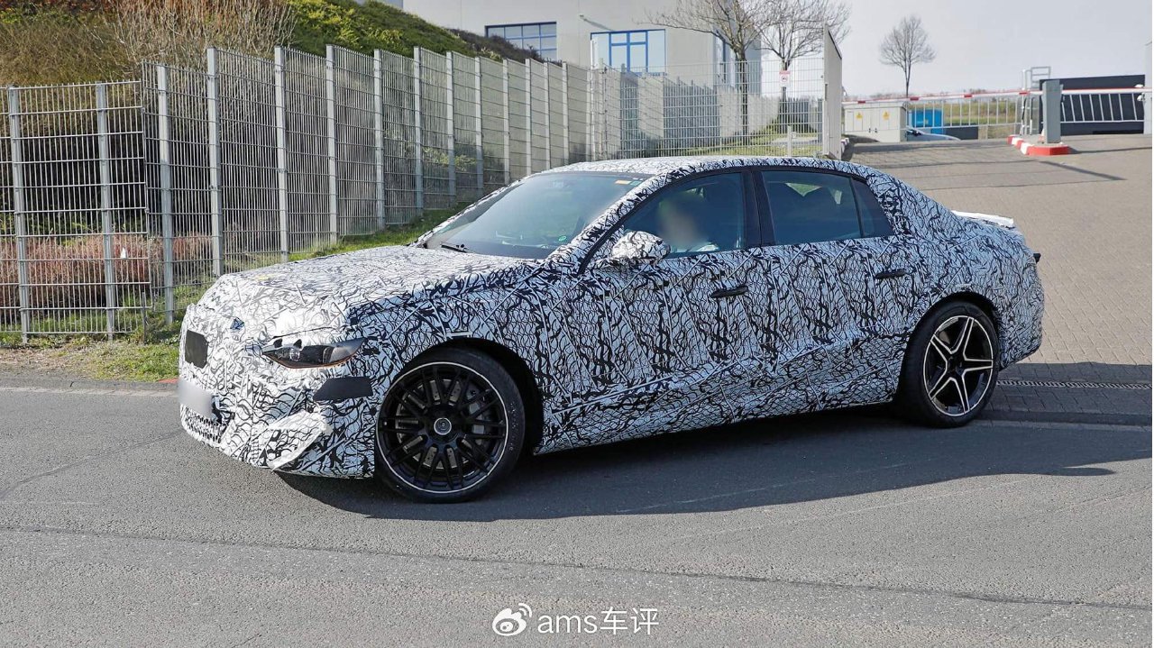 新平台打造，奔驰纯电E级AMG首度曝光：AMG版本或达900马力