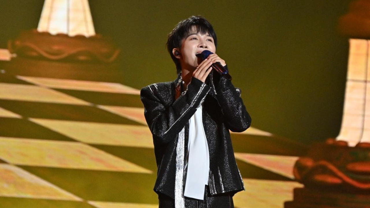 周深也会老去？舞台光环背后转型路难走，人生下半场怎么选等他回应