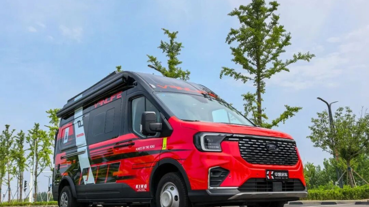 全时四驱福特T8房车，5月15-17亮相成都房车展，烂路也能随便开
