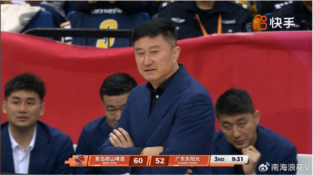 侥幸赢球，杜锋表扬一人，粤蜜心里却凉了半截：听书记这么一说，完了