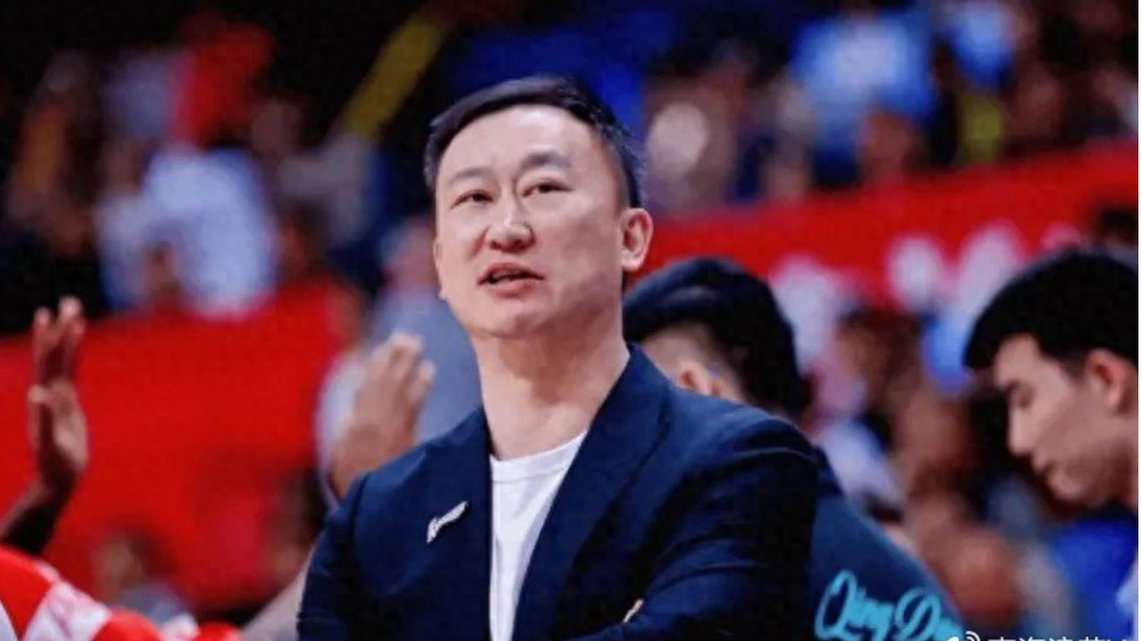 青岛遭逆转揪出祸首！消极比赛闹情绪，顶撞教练，刘维伟赛后怒批