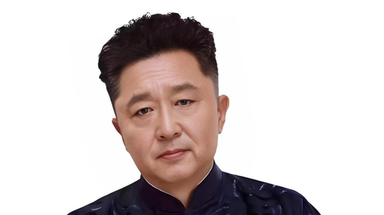 于谦零片酬出演《战狼》时，大概没想过这随手一扶会成为圈内一段佳话