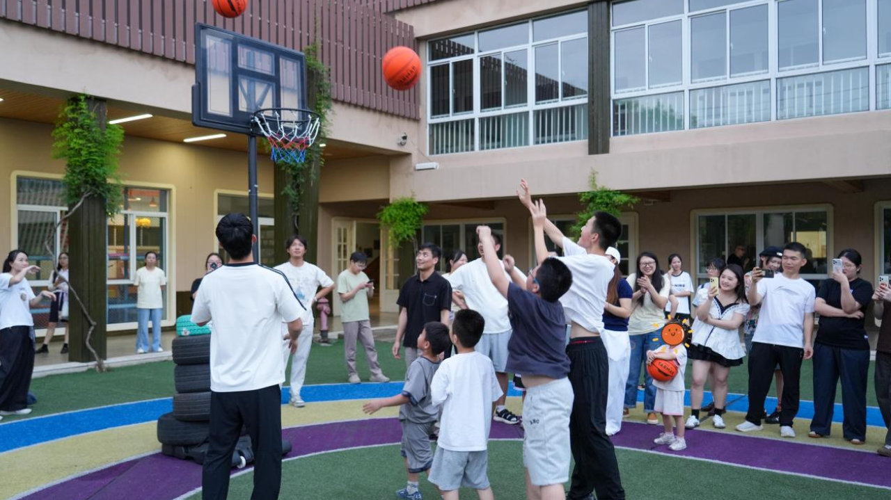 “温暖守护在身边”球星公益行杭州站圆满举行