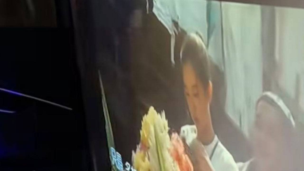 有意思!网约车司机花费数千元,将网约车改成移动KTV 有意思!网约车司机花费数千元,将网约车改成移动KTV
