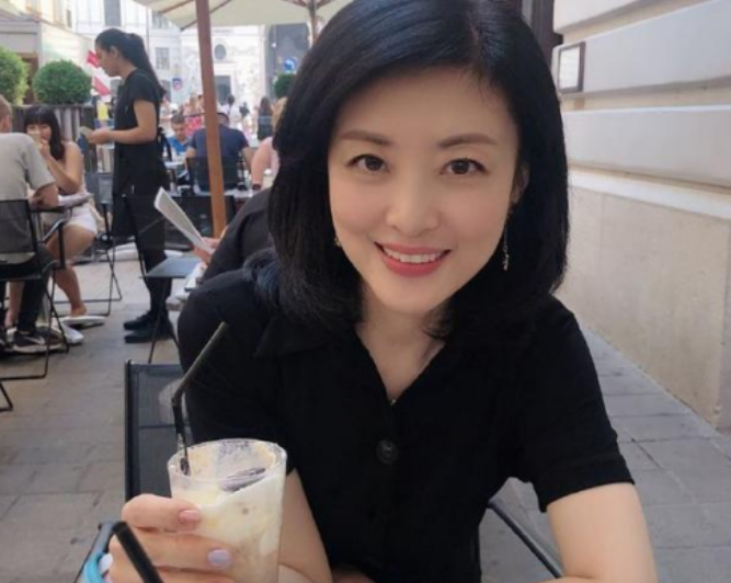 原“央视一姐”周涛,二婚嫁入豪门15年后,近照52岁却宛如30多岁 原“央视一姐”周涛,二婚嫁入豪门15年后,近照52岁却宛如30多岁