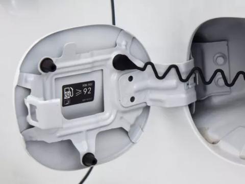 关于车辆一些常规油水的添加