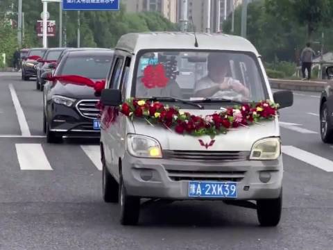 一部破五菱，半部发家史，无人扶你青云志，五菱携你踏山巅