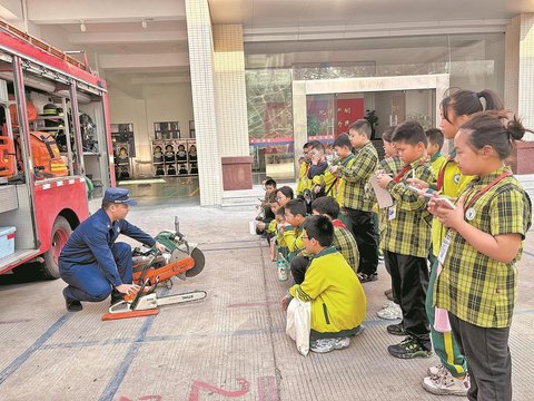 探秘“火线”装备 致敬烈火英雄