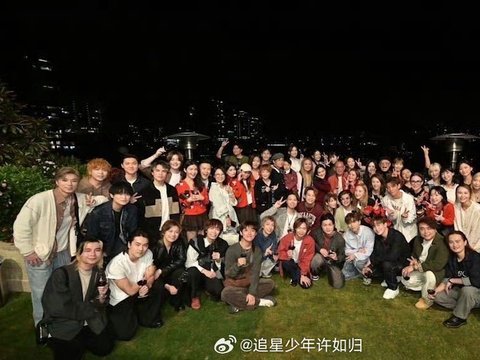 谢霆锋容祖儿Twins等近60位艺人同台献唱