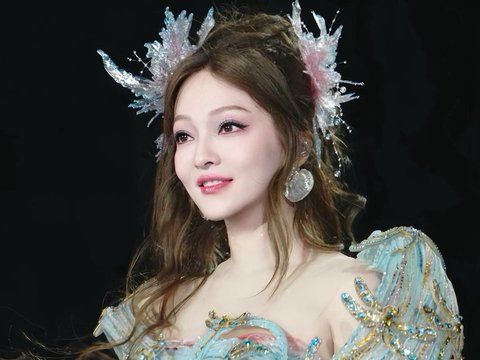 张韶涵巡演舞台呈现超现实机械美学