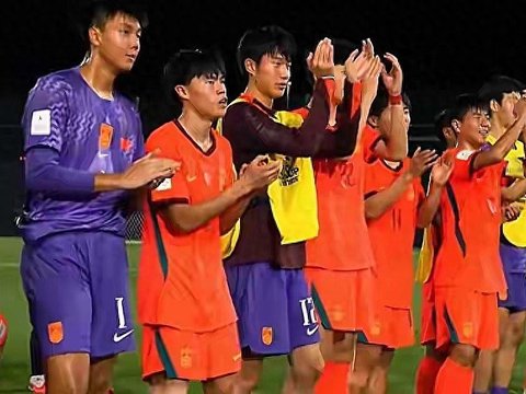 2-2绝境不死，97分钟头球绝杀，中国U17爆冷掀翻英超豪门阿森纳！