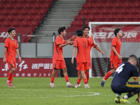 中国U17男足3:2“绝杀”阿森纳U17男足