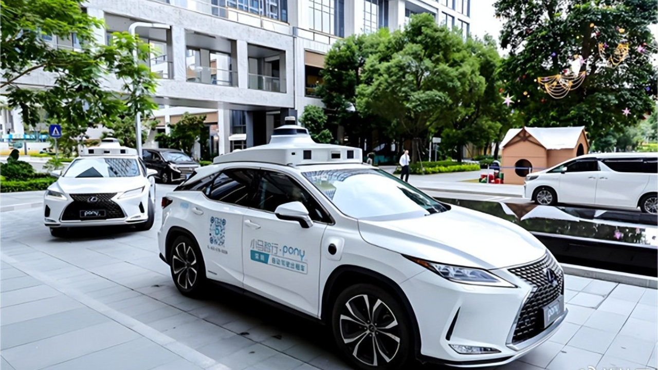 硬件成本降70%！Robotaxi盈利破局，中美玩家全球竞速
