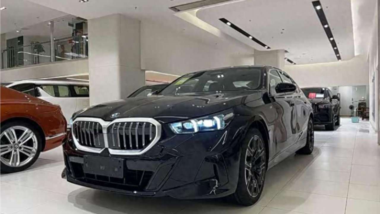 宝马5系深陷“价格战”！入门版跌至28.5万，家用更推荐哪一款？