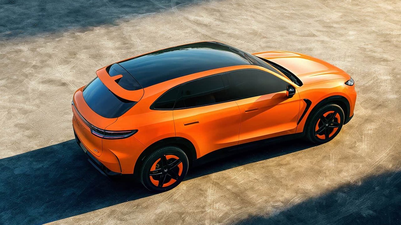 北汽极狐全新中大型SUV，外观很年轻运动，车长5020mm，两种动力