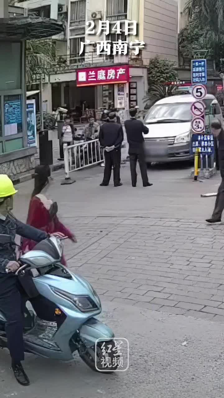 都是奥斯卡影帝级别！物业和小区业主因为停车费，居然闹成这样！