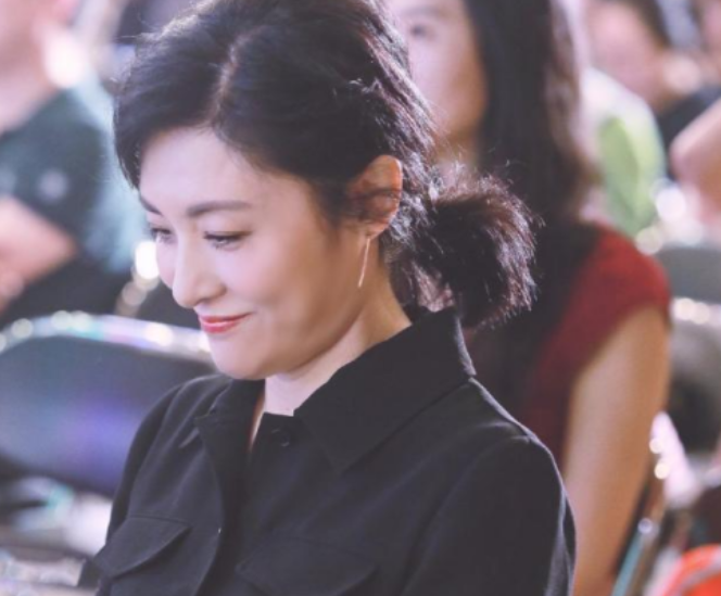 原“央视一姐”周涛,二婚嫁入豪门15年后,近照52岁却宛如30多岁 原“央视一姐”周涛,二婚嫁入豪门15年后,近照52岁却宛如30多岁