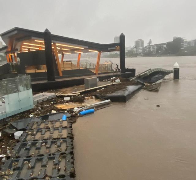 澳洲多地遭恐怖洪水暴袭，全城被淹，专家：雨还要下数月