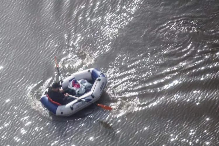 男子坐皮划艇从浦东“偷渡”到浦西?警方回应休闲区蓝鸢梦想 - Www.slyday.coM 男子坐皮划艇从浦东“偷渡”到浦西?警方回应休闲区蓝鸢梦想 - Www.slyday.coM
