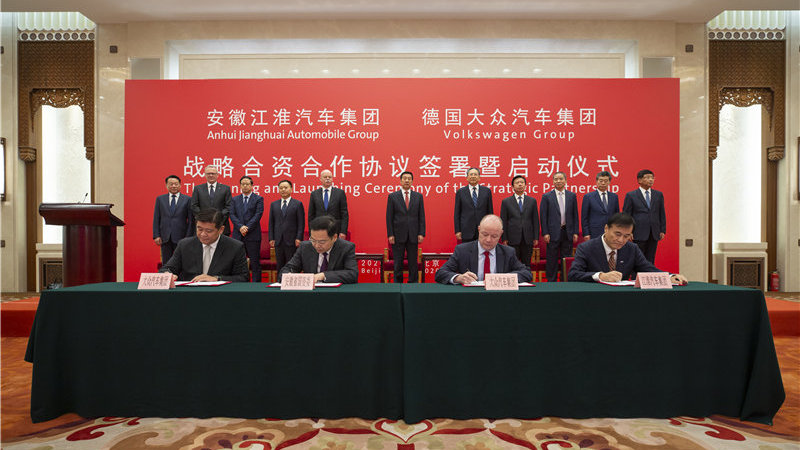 入股江淮 拿下国轩高科 大众汽车集团（中国）电动化进程加快