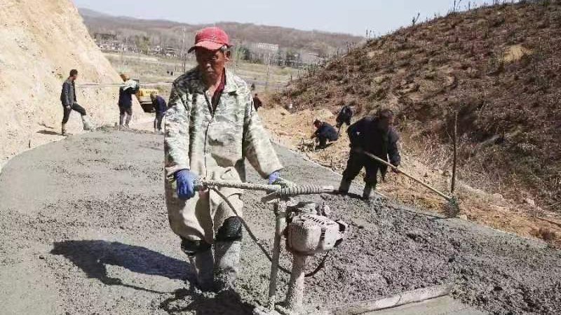 鲁山县：蚕业发展服务中心高标准建设生产观光致富路