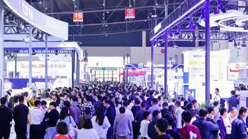 传统豪车集体“逃离”成都车展