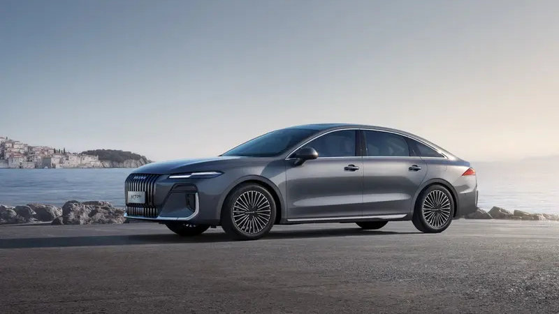 荣威M7 DMH亮相广州车展，搭载豆包深度思考大模型