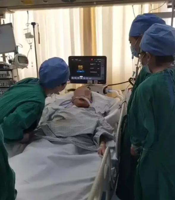 被姐夫投毒百草枯的18岁女孩:完成肺移植手术,开始进行康复锻炼休闲区蓝鸢梦想 - Www.slyday.coM 被姐夫投毒百草枯的18岁女孩:完成肺移植手术,开始进行康复锻炼休闲区蓝鸢梦想 - Www.slyday.coM