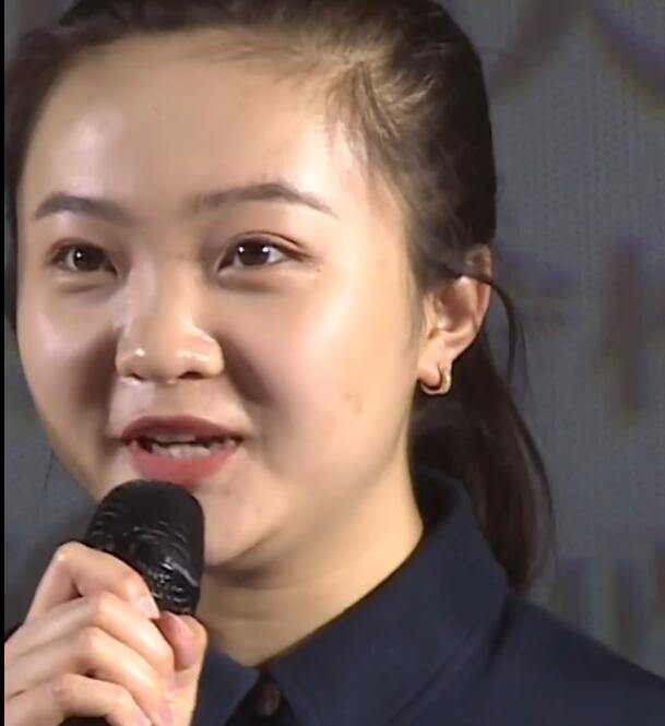 林妙可探班关晓彤！都是童星出身，如今的地位却已是差距甚大