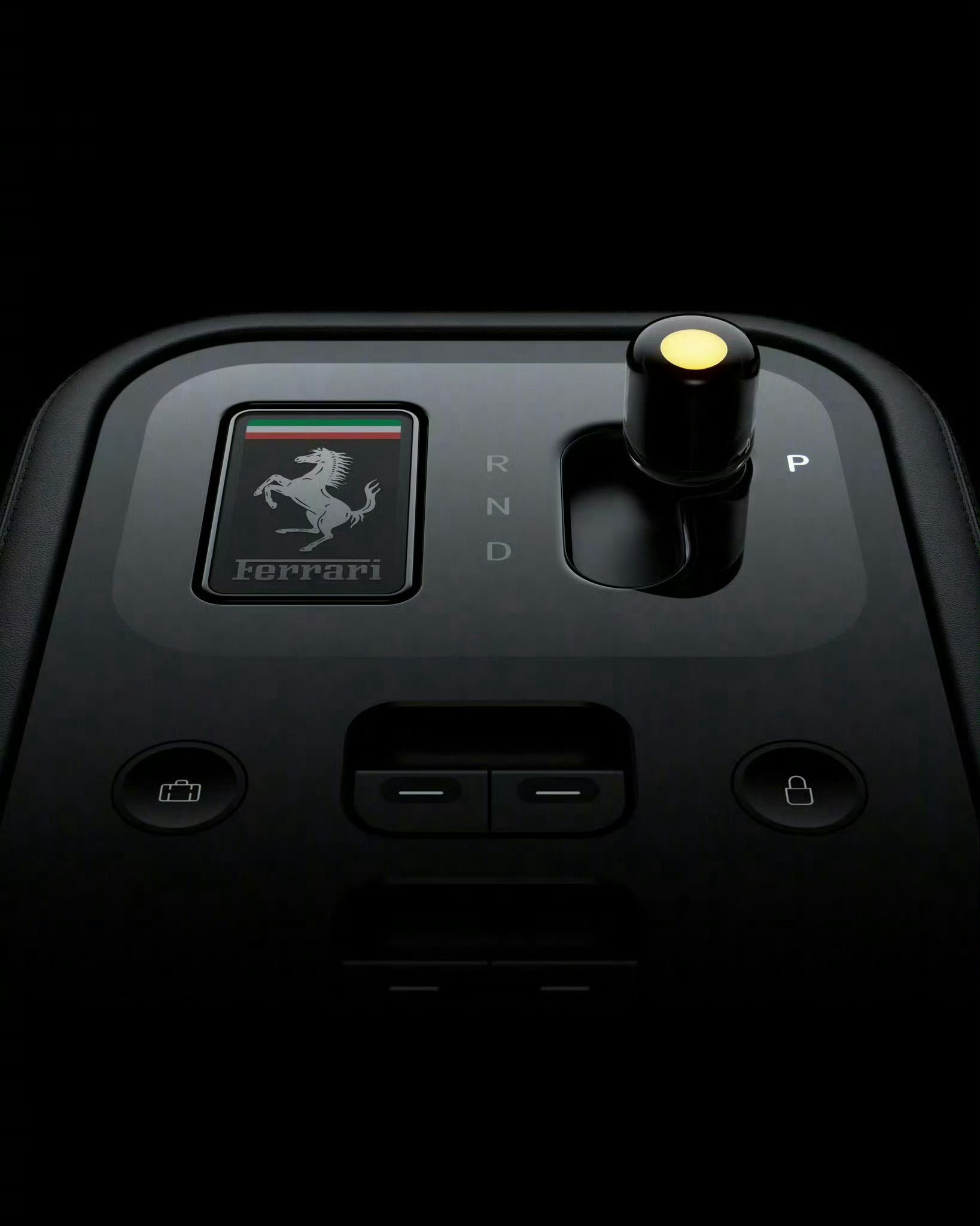 法拉利首款纯电车型内饰曝光，极简设计保留实体按键