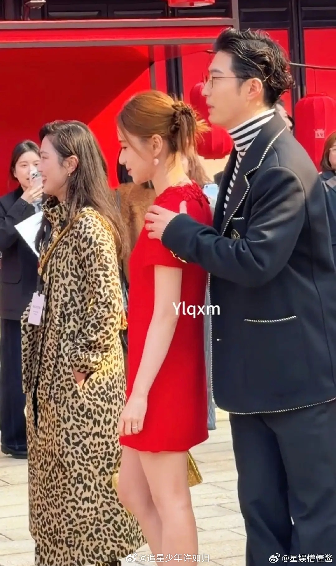 谁说窦骁何超莲分手了？ 小两口甜甜蜜蜜在上海参加活动