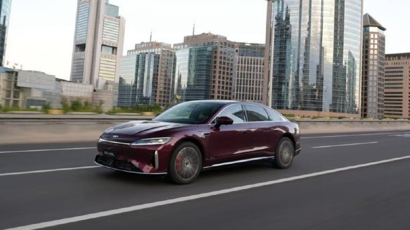 风云A9L全球上市 混动轿车起价13.99万元