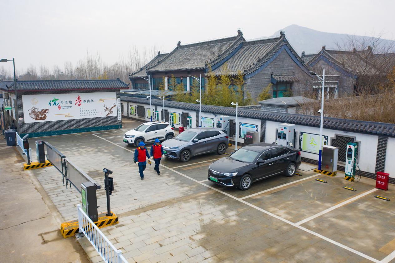 国网山东电力“百日千桩”服务春节绿色出行