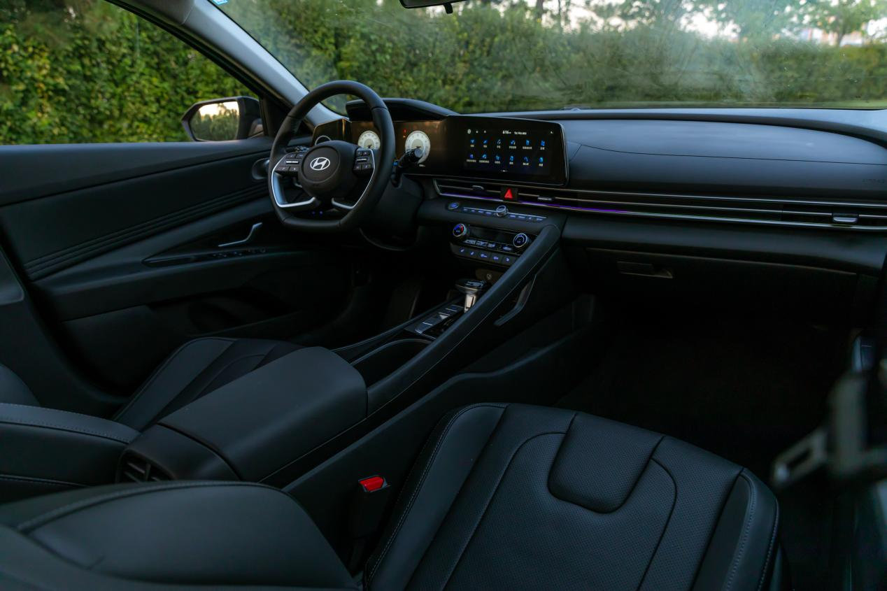 锋芒个性or 生活顾家, 全新 伊兰特和大众朗逸怎么选?