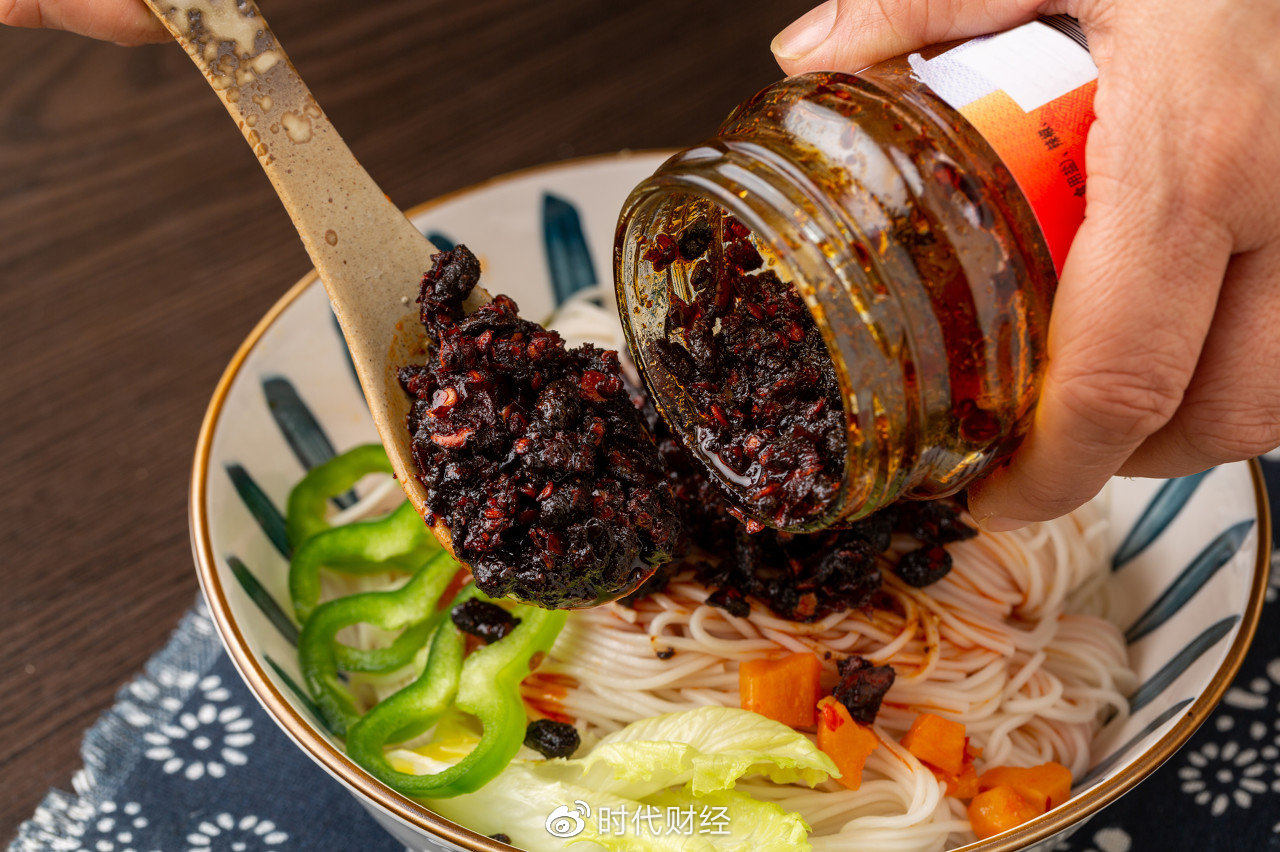 陶华碧出山也不管用,老干妈跌出贵州民企前十,直播3个月只卖80万休闲区蓝鸢梦想 - Www.slyday.coM 陶华碧出山也不管用,老干妈跌出贵州民企前十,直播3个月只卖80万休闲区蓝鸢梦想 - Www.slyday.coM