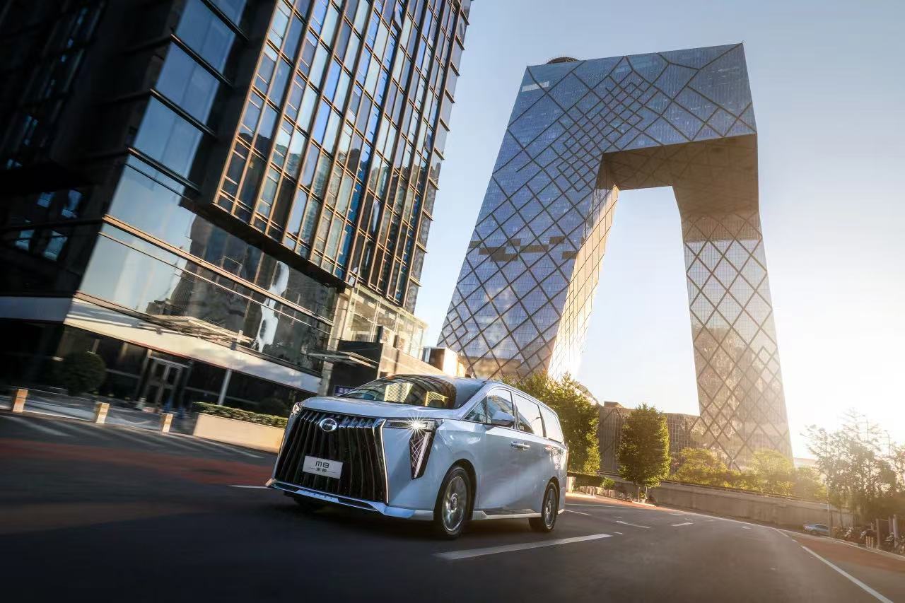 第400万辆整车下线 标志着传祺向新能源科技企业转型走出的关键一步…