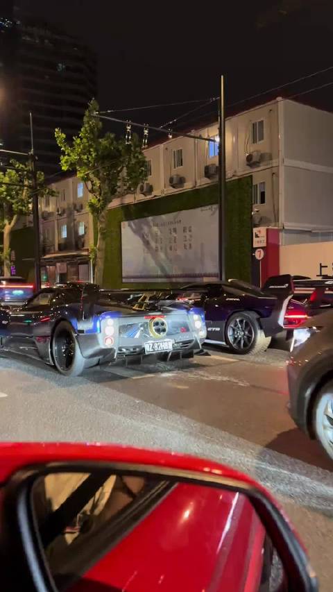 当Mike大佬开着帕加尼Zonda MY偶遇博豪大佬迈凯伦塞纳GTR！
