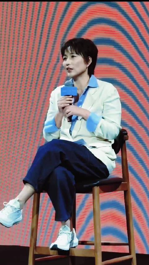 姜文回应《让子弹飞》中经典台词“让子弹飞一会”就是为了给张麻子吹牛逼用的可以，可以，这对话很姜文。姜文 姜文式对话