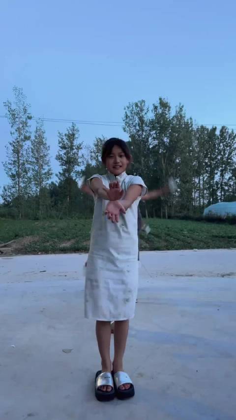 今天阿杜去买鸡子了，我带着三孩子娱乐一下