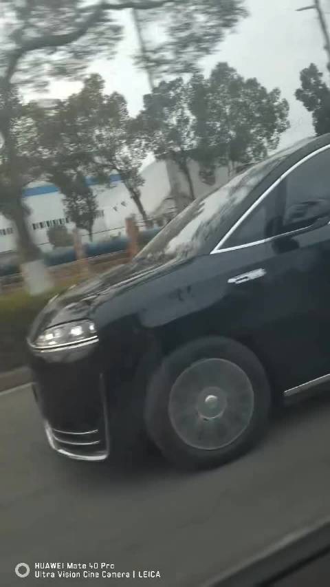目前为止最高清的智界V9实车动态路跑，这气场看着值多少钱？