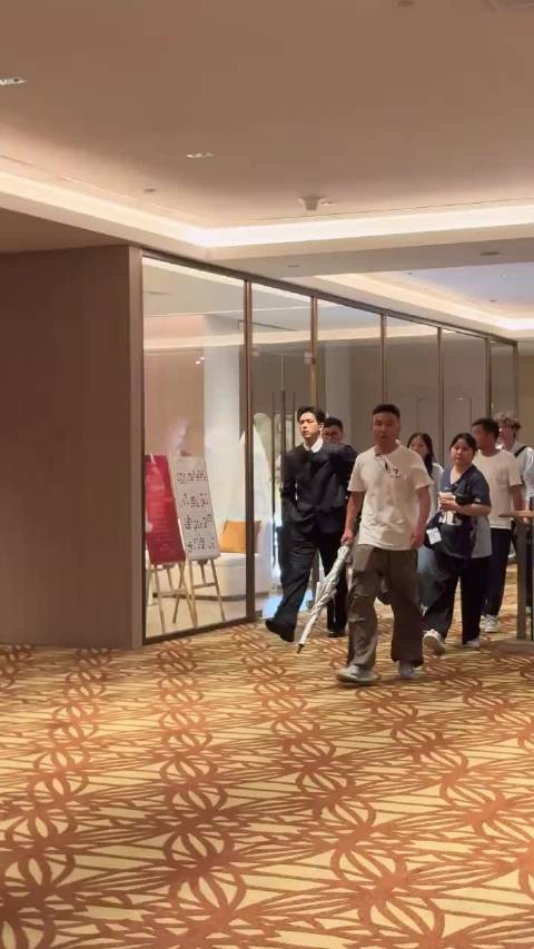 再次被李现的帅气给震撼到 一步步走进你的心，真的人好帅呀｜李现