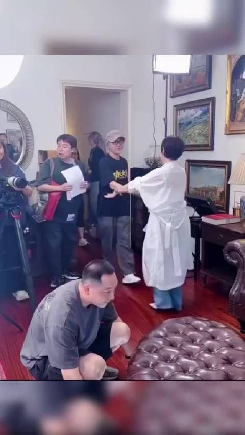 星爷采访 功夫女足香港采访，黎芷珊星爷老友见面，看的出星爷很开心！