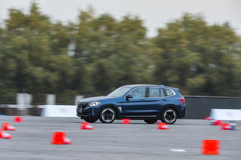 堪称宝马最顶尖智能化水平——BMW iX3抢先试驾