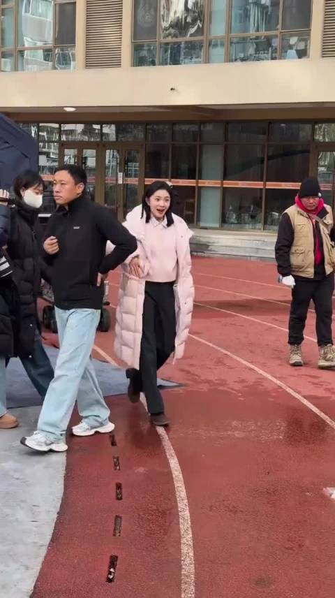 浩存回母校啦！和黄轩老师回北舞拍戏